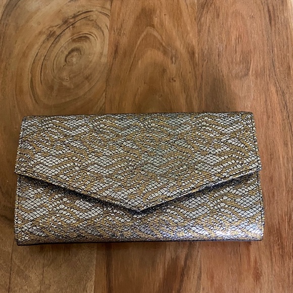 Clutch - Picture 1 of 9